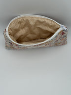 Handgemachtes Brillenetui beige mit Pflanzenmuster Detailansicht
