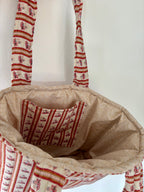 Frühlings-Picknik mit Blumen