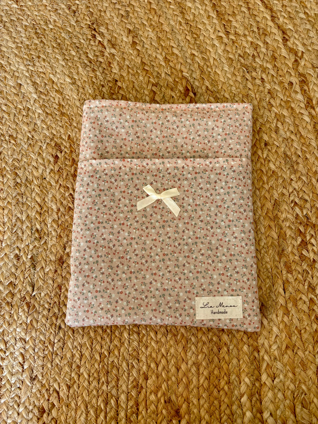 Buchhülle handgemacht – Lia Menou