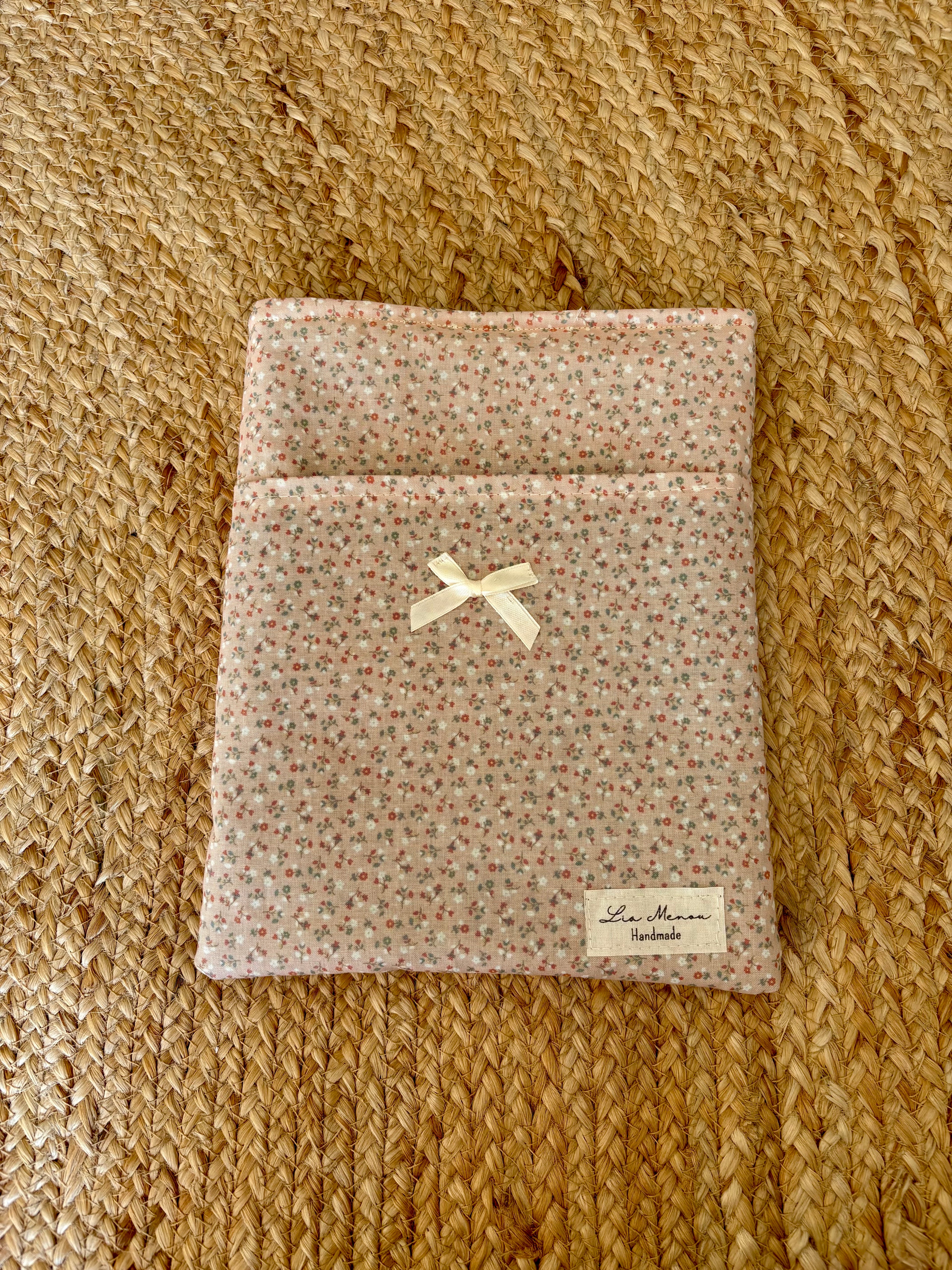 Buchhülle handgemacht – Lia Menou
