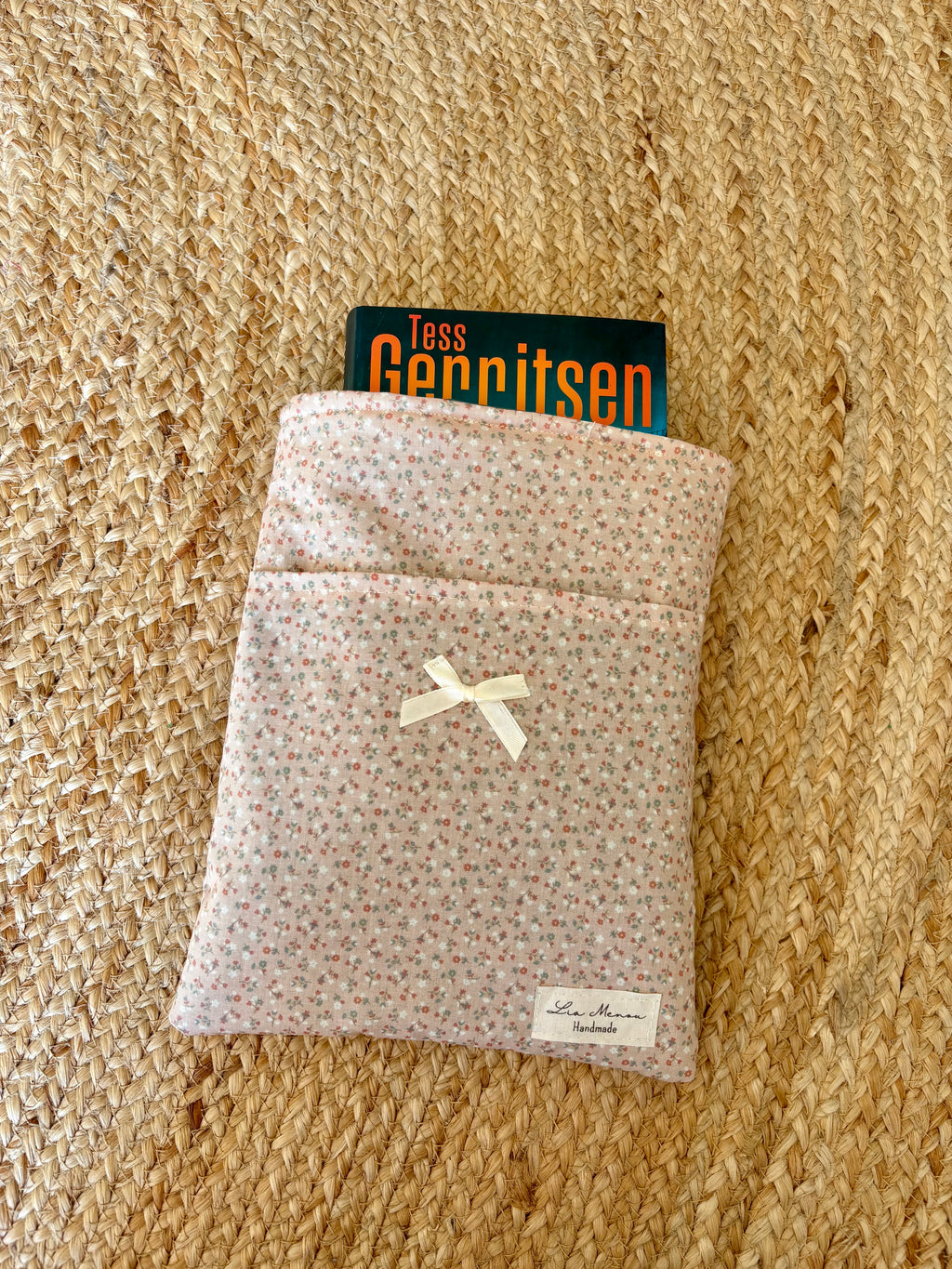 Buchhülle handgemacht – Lia Menou