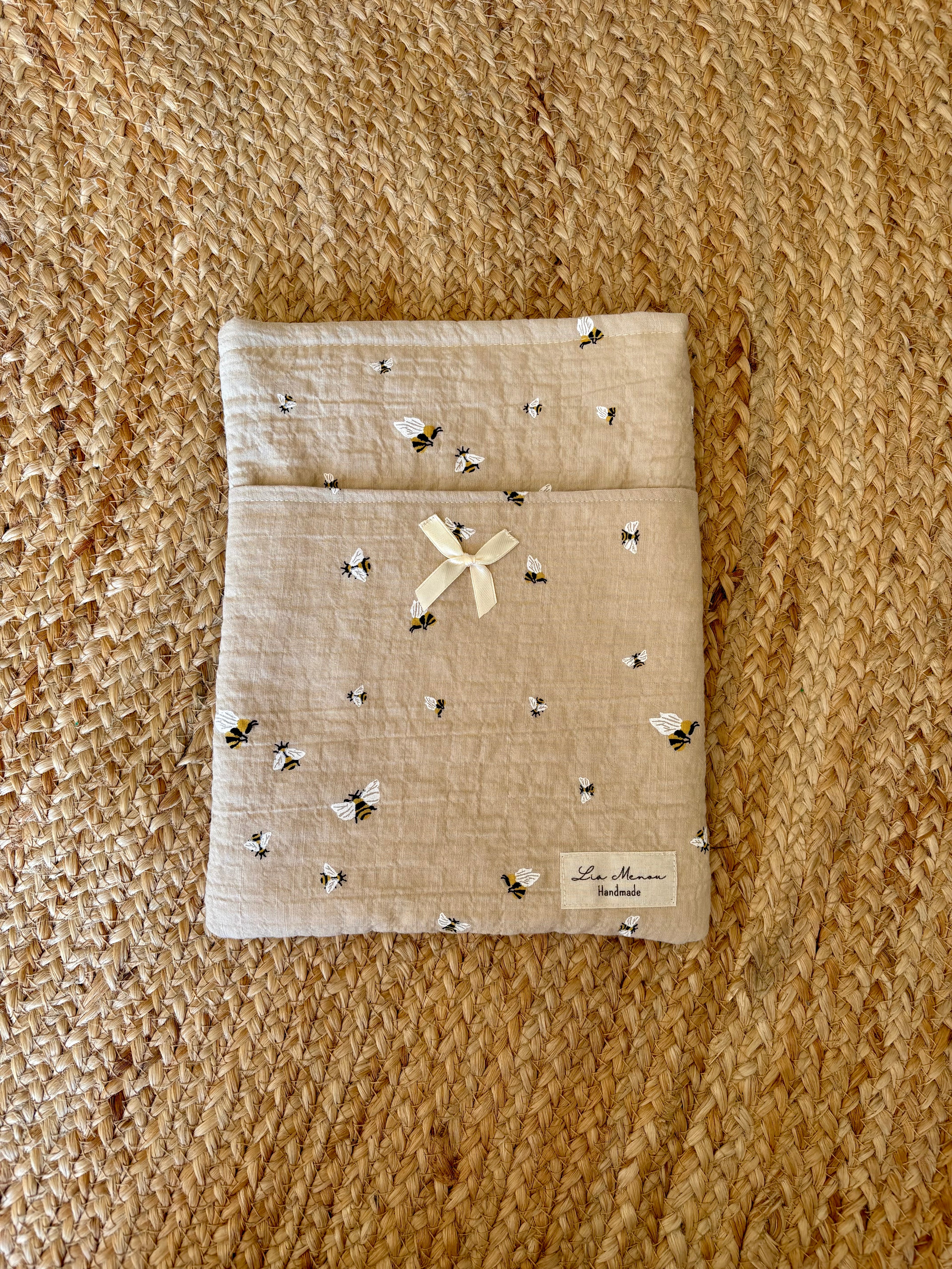 Buchhülle handgemacht – Lia Menou