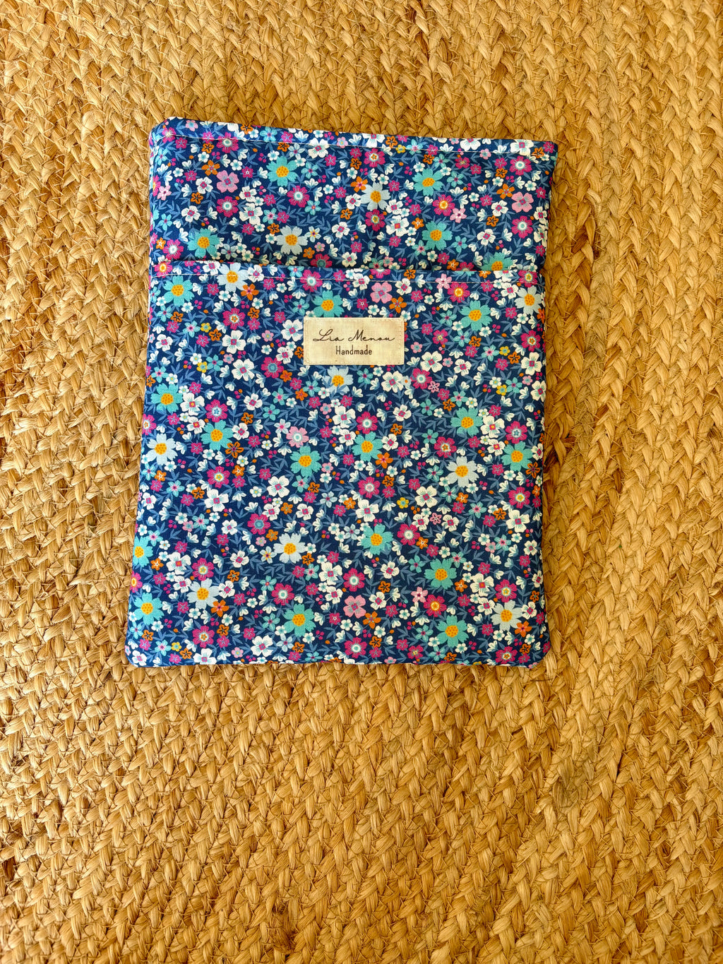 Buchhülle handgemacht – Lia Menou