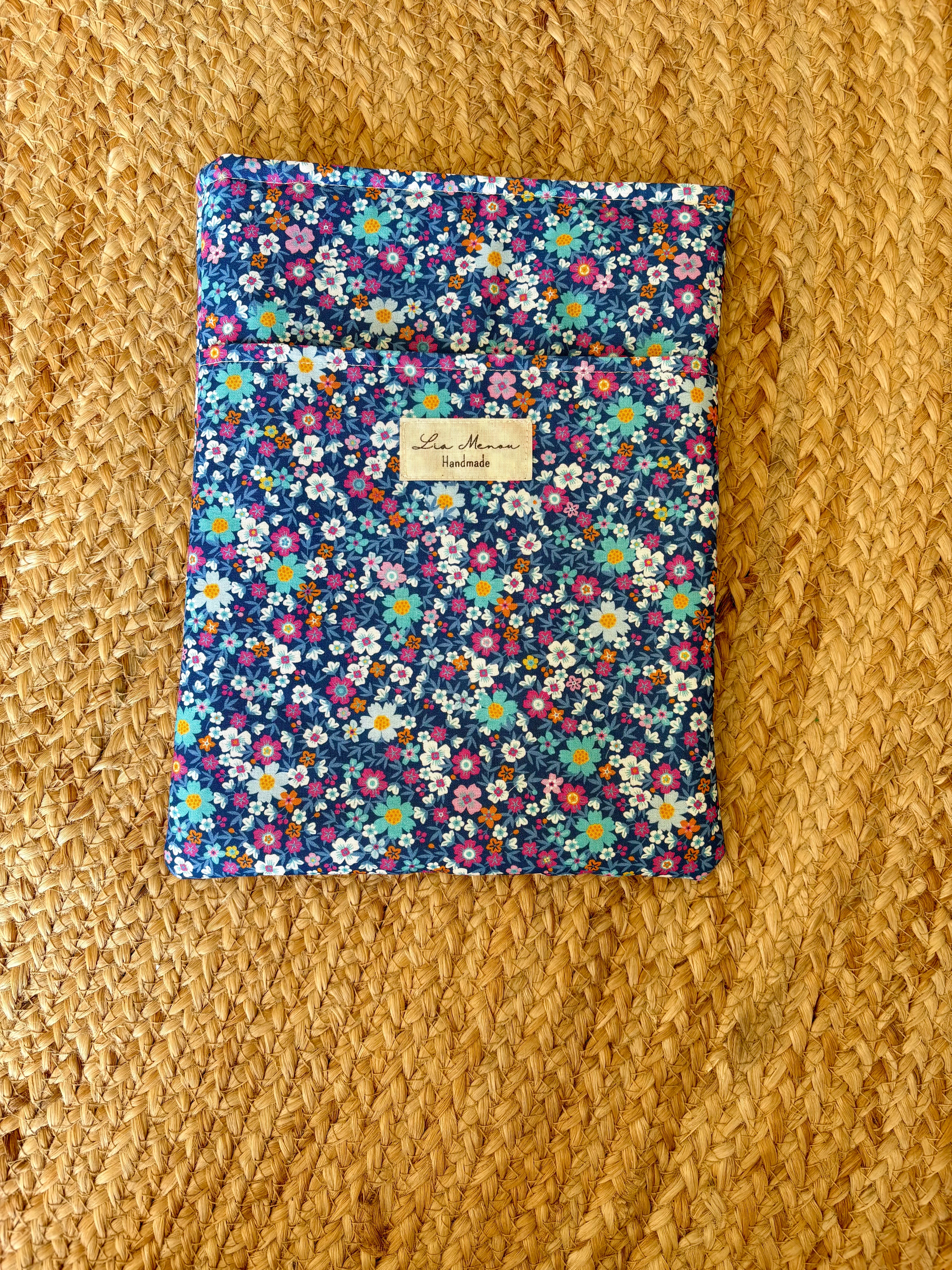 Buchhülle handgemacht – Lia Menou
