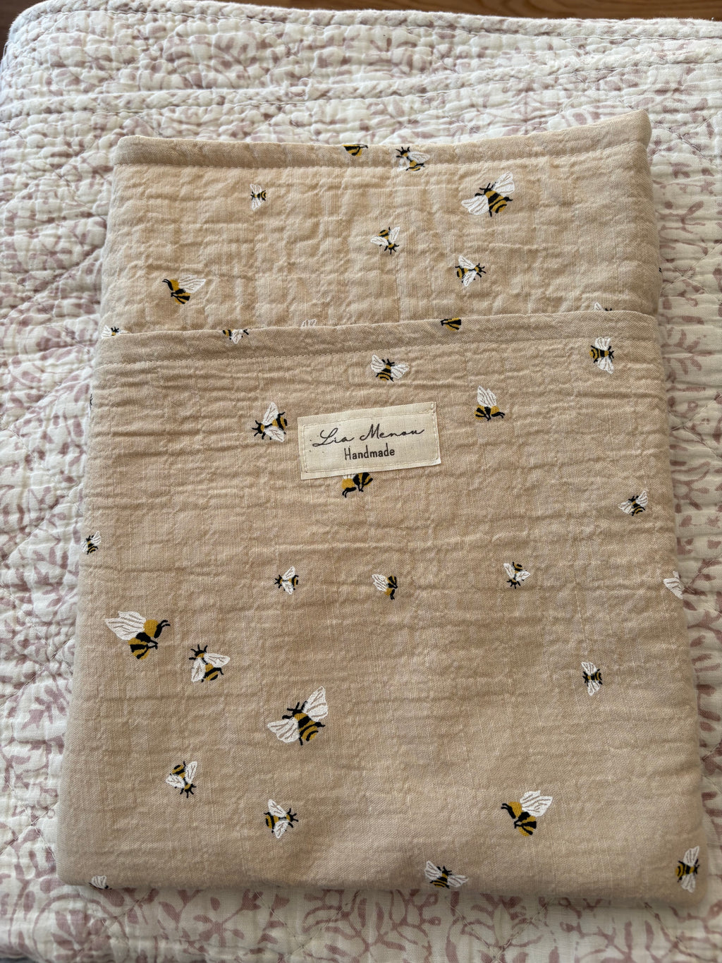 Buchhülle handgemacht – Lia Menou