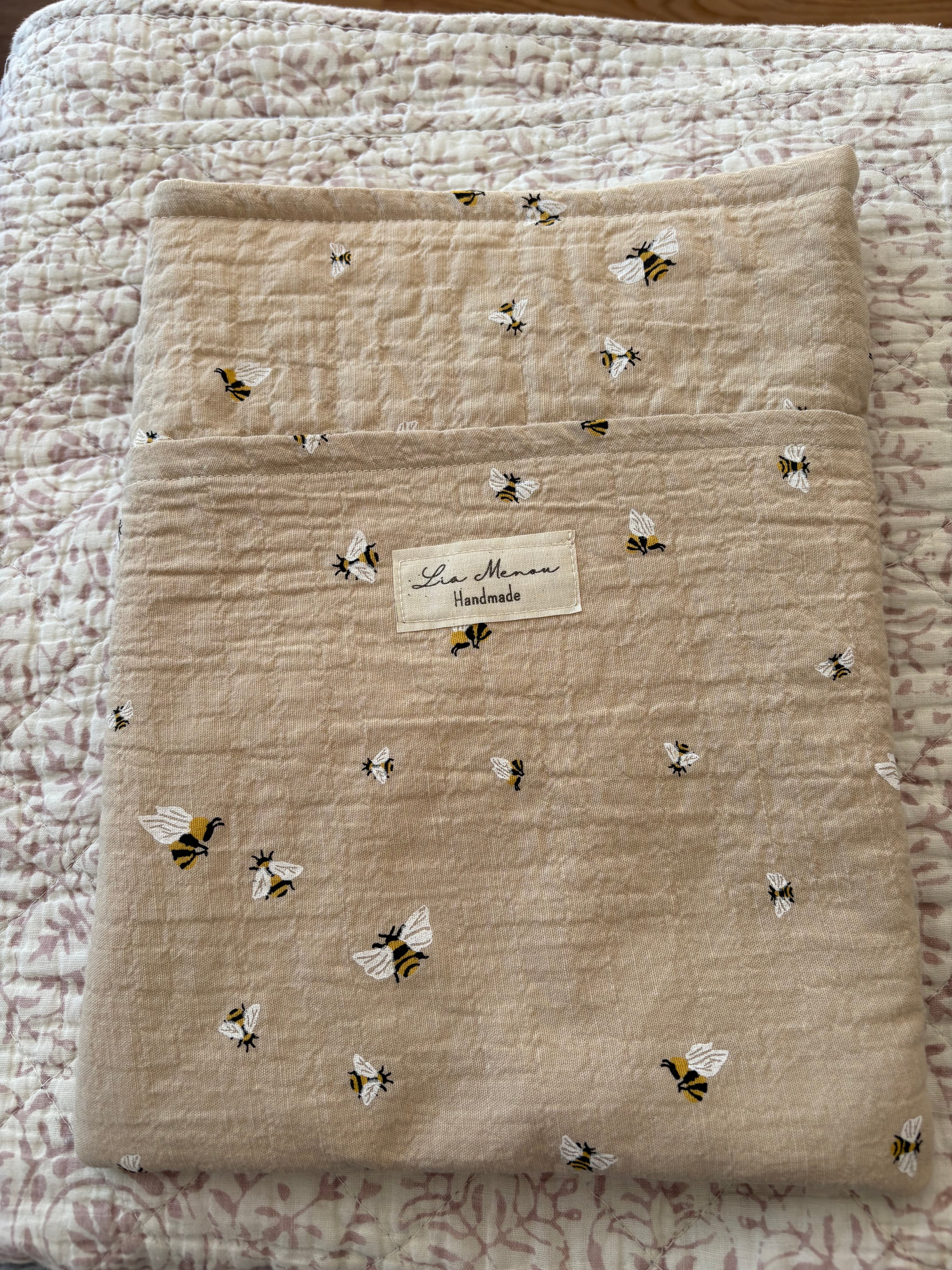 Buchhülle handgemacht – Lia Menou