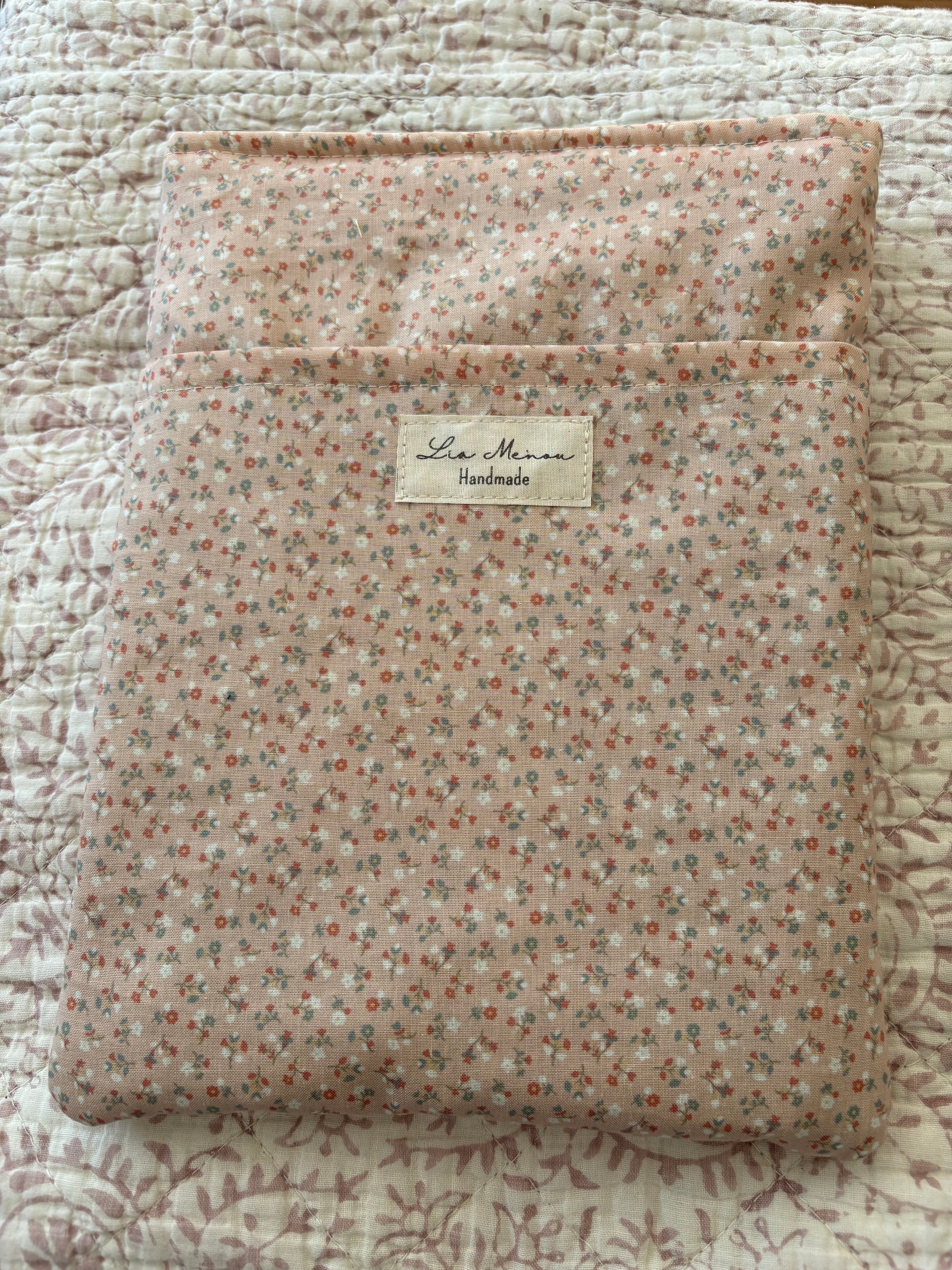Buchhülle handgemacht – Lia Menou