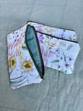 Brillenetui Botanische Blumen hellblau Narzissen – Lia Menou Handmade