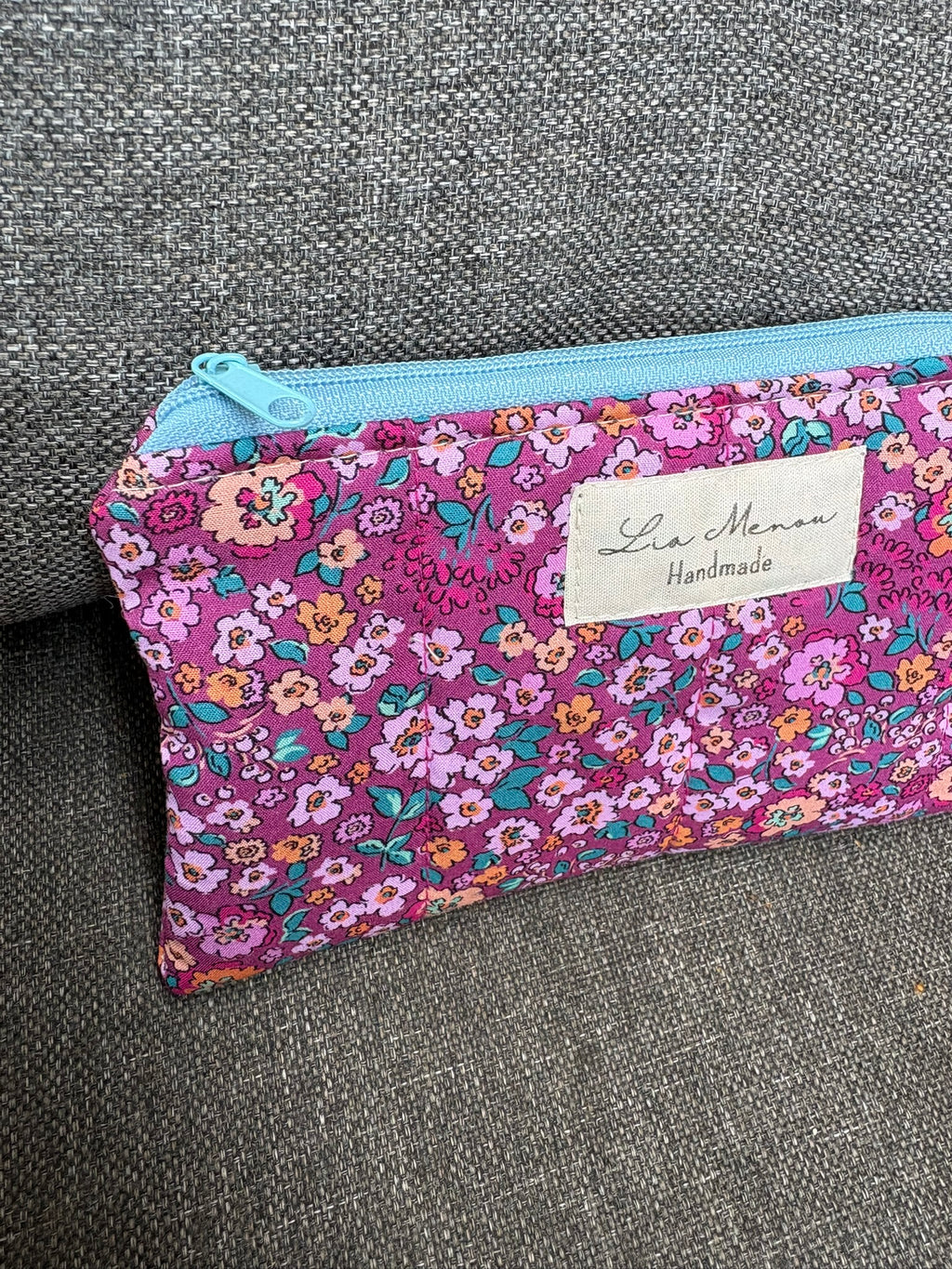 Brillenetui Lila mit bunten Blumen