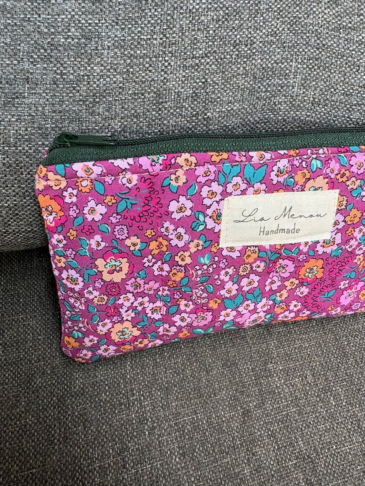 Brillenetui Lila mit bunten Blumen